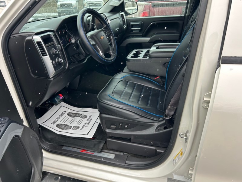 Additional photo of vehicle.