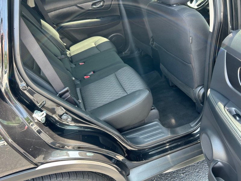 Additional photo of vehicle.