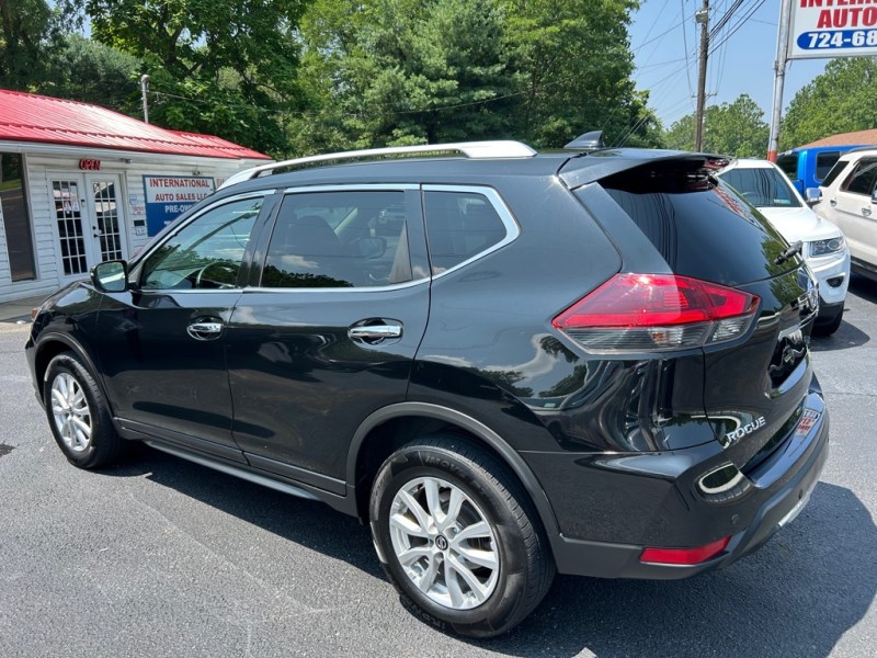 Additional photo of vehicle.