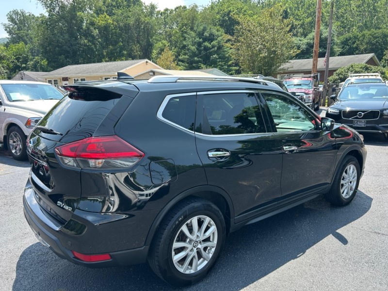Additional photo of vehicle.
