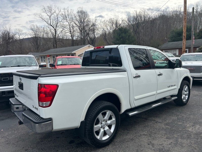 Additional photo of vehicle.