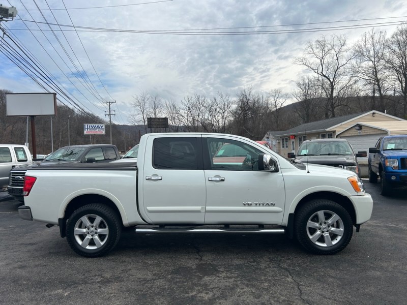 Additional photo of vehicle.