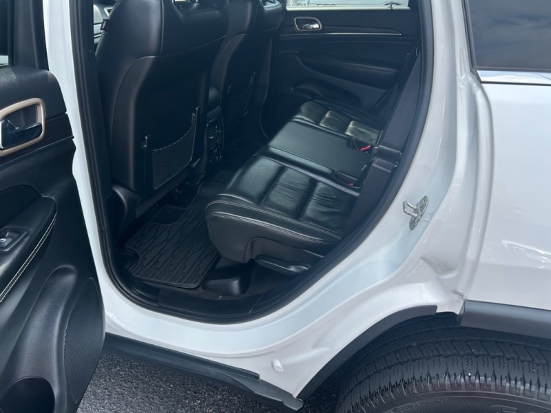 Additional photo of vehicle.