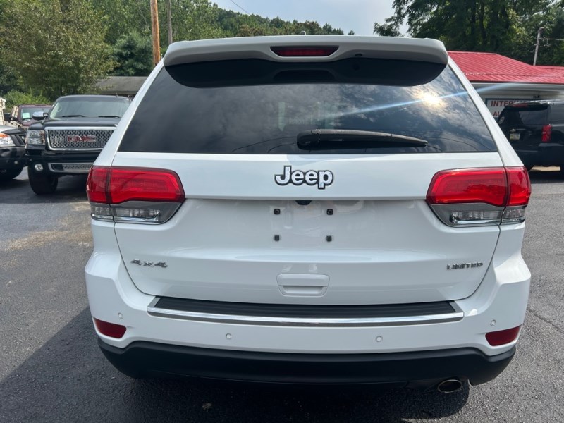 Additional photo of vehicle.