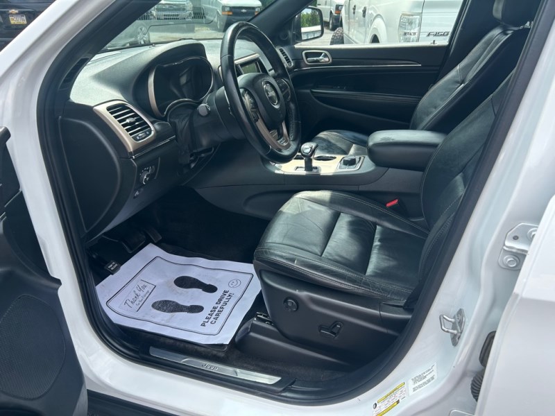 Additional photo of vehicle.
