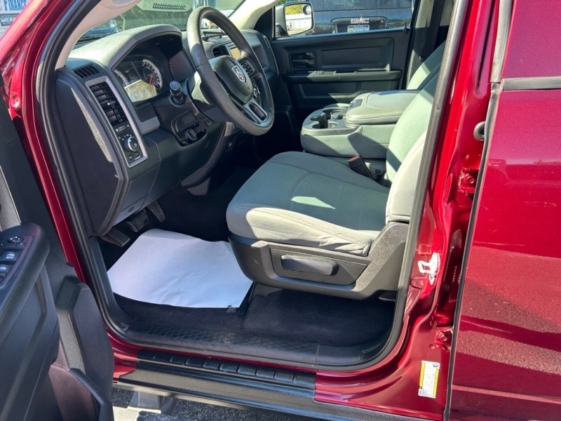 Additional photo of vehicle.