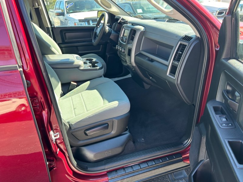 Additional photo of vehicle.