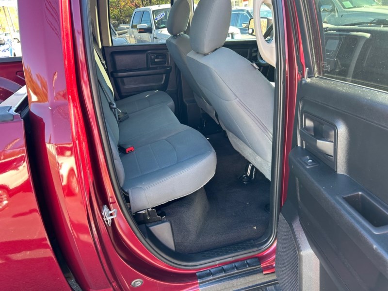 Additional photo of vehicle.