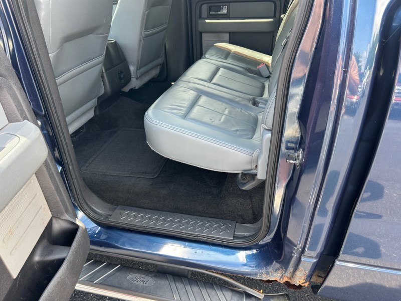 Additional photo of vehicle.