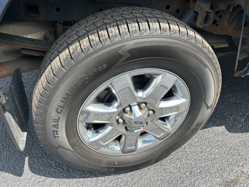 Additional photo of vehicle.