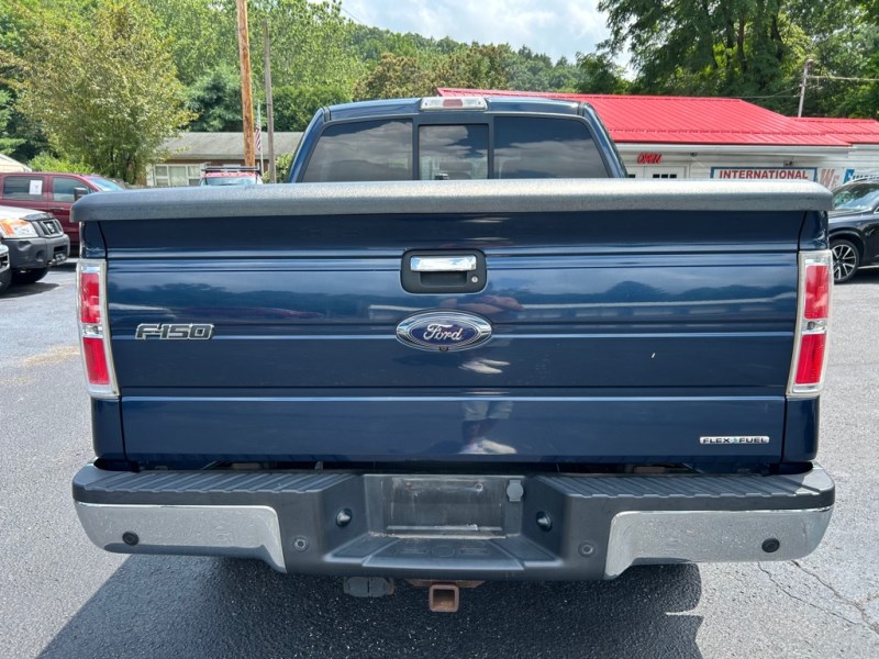 Additional photo of vehicle.