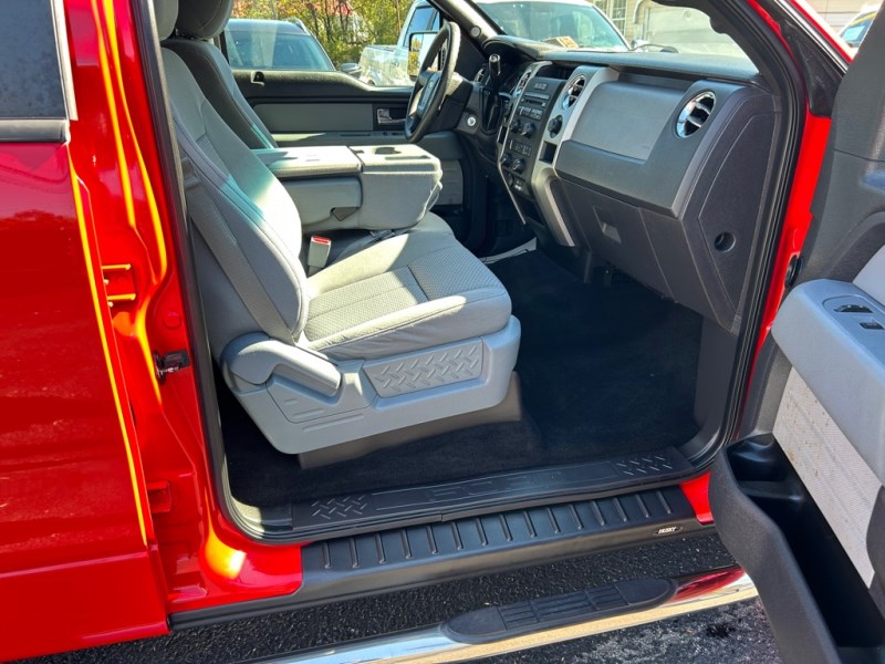 Additional photo of vehicle.