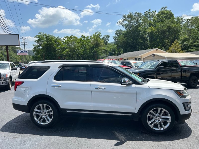 Additional photo of vehicle.