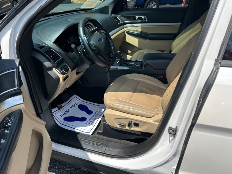 Additional photo of vehicle.
