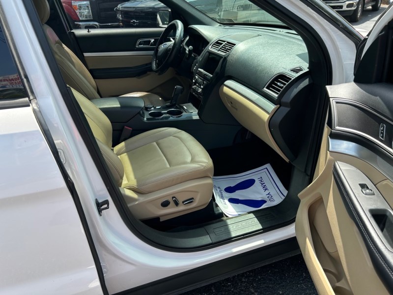 Additional photo of vehicle.