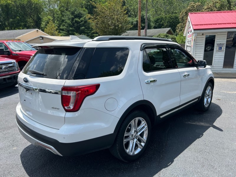 Additional photo of vehicle.