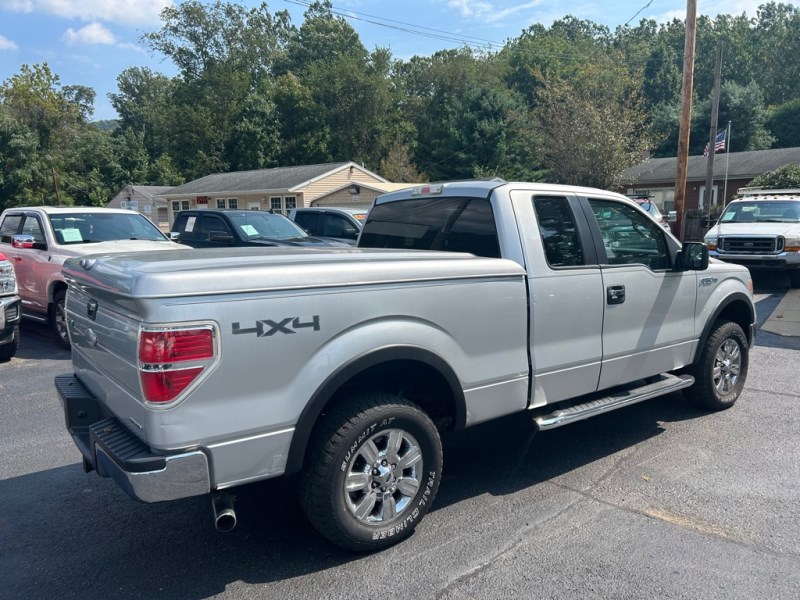 Additional photo of vehicle.
