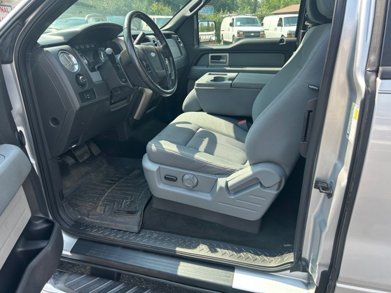 Additional photo of vehicle.