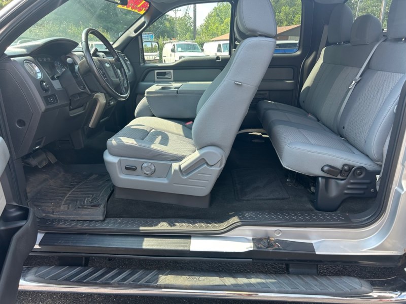 Additional photo of vehicle.