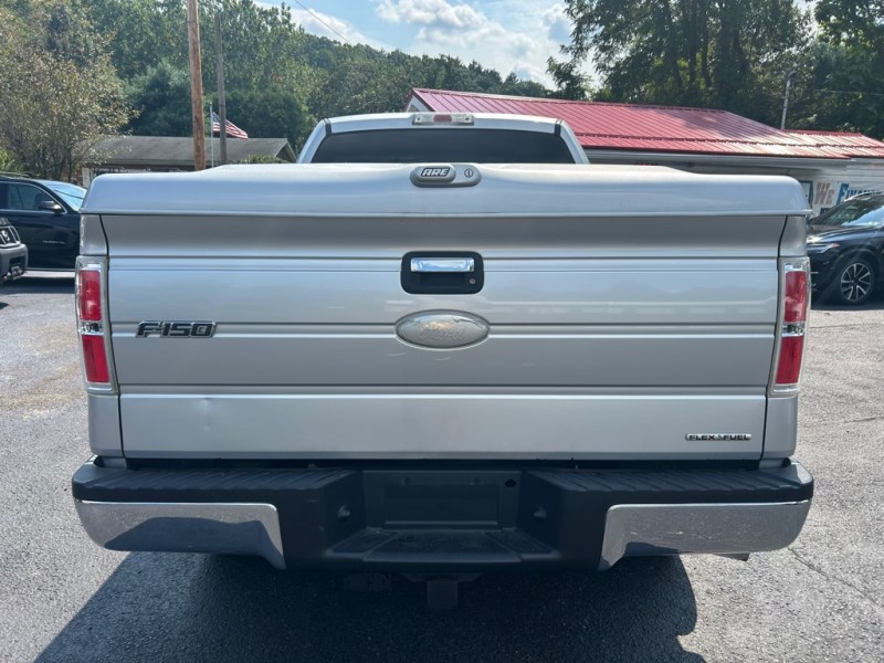 Additional photo of vehicle.