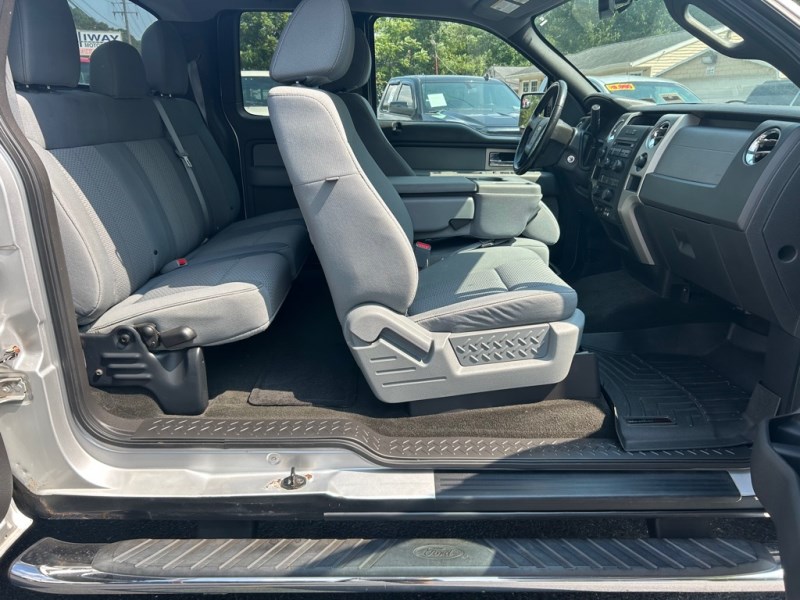 Additional photo of vehicle.