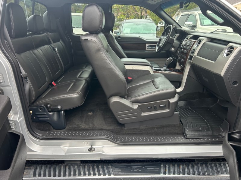 Additional photo of vehicle.