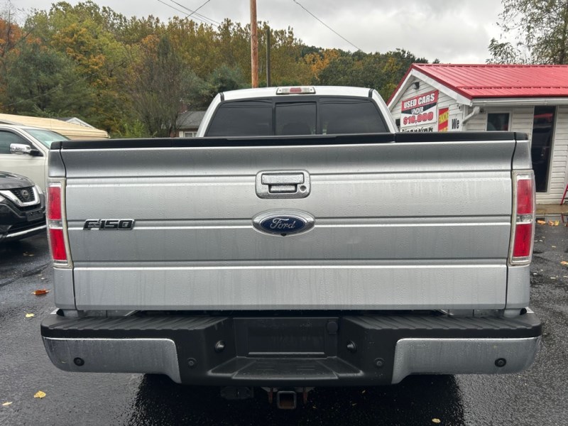 Additional photo of vehicle.