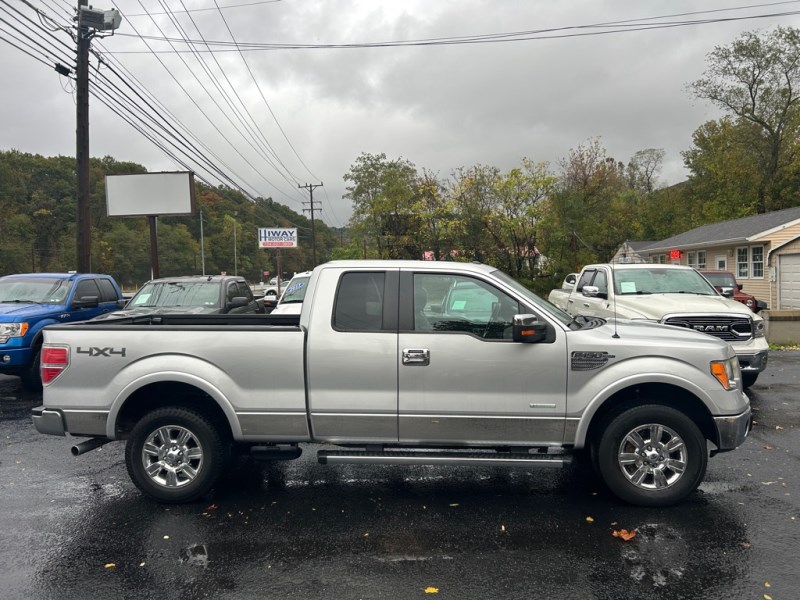 Additional photo of vehicle.