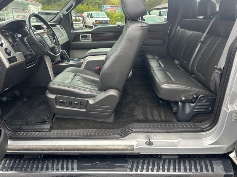 Additional photo of vehicle.