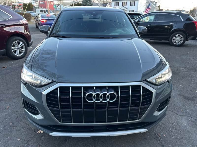 Additional photo of vehicle.