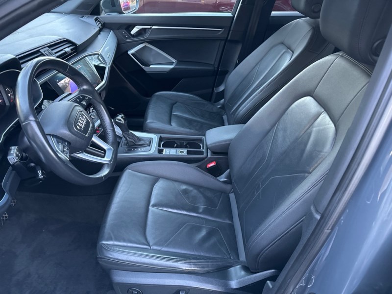 Additional photo of vehicle.