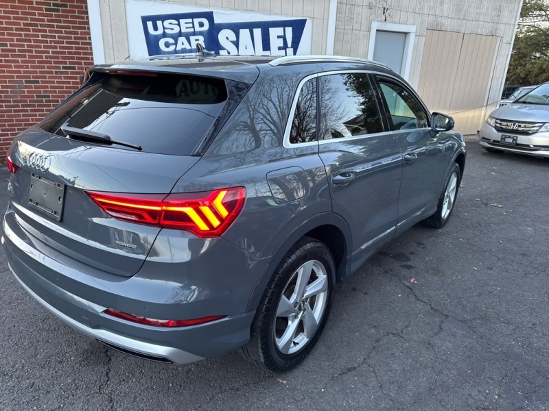 Additional photo of vehicle.