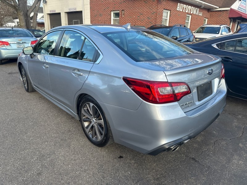 Additional photo of vehicle.