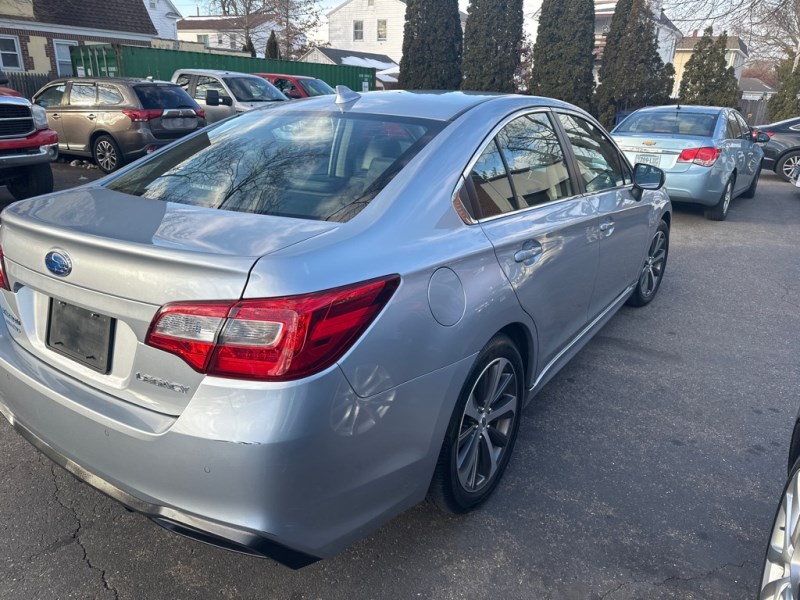 Additional photo of vehicle.