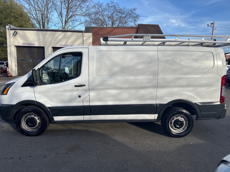 Additional photo of vehicle.