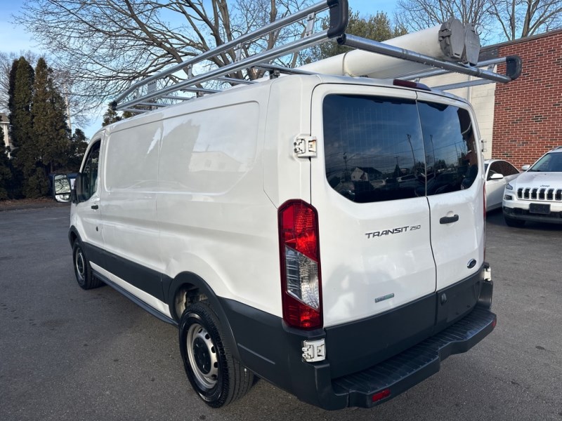 Additional photo of vehicle.