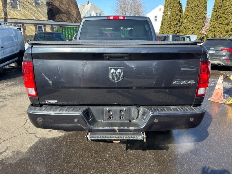 Additional photo of vehicle.