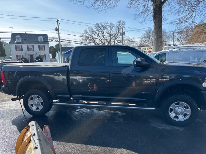 Additional photo of vehicle.