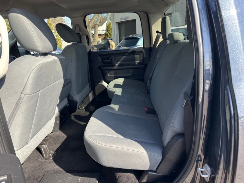 Additional photo of vehicle.