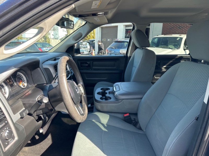 Additional photo of vehicle.