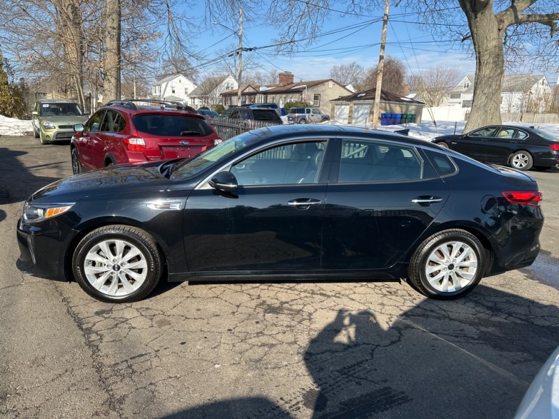 Additional photo of vehicle.