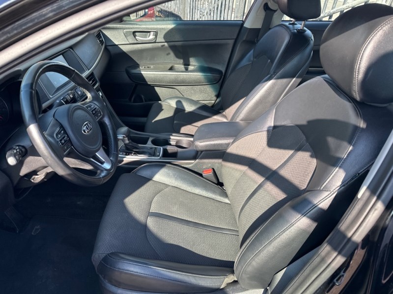 Additional photo of vehicle.