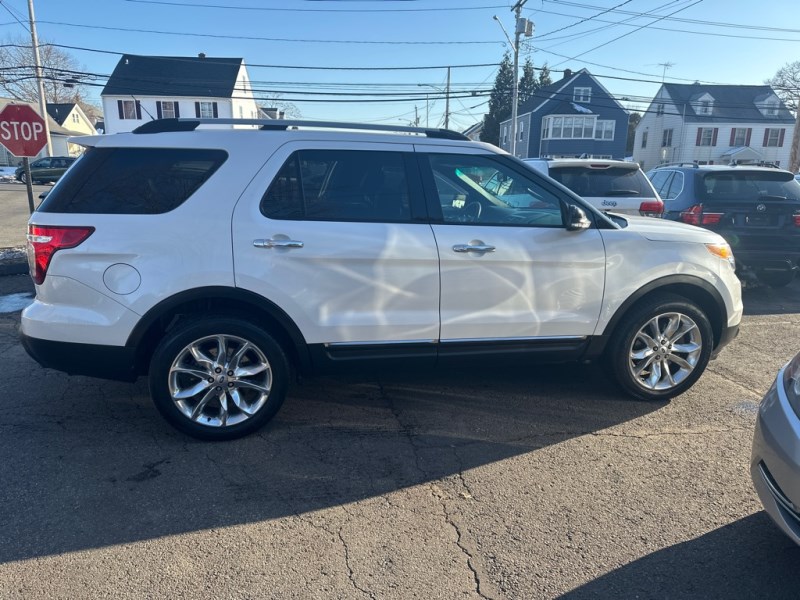 Additional photo of vehicle.