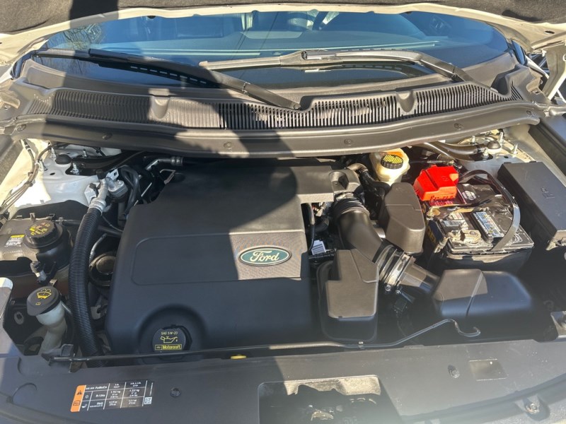 Additional photo of vehicle.