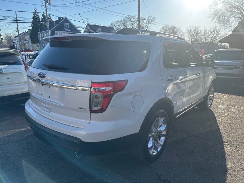 Additional photo of vehicle.