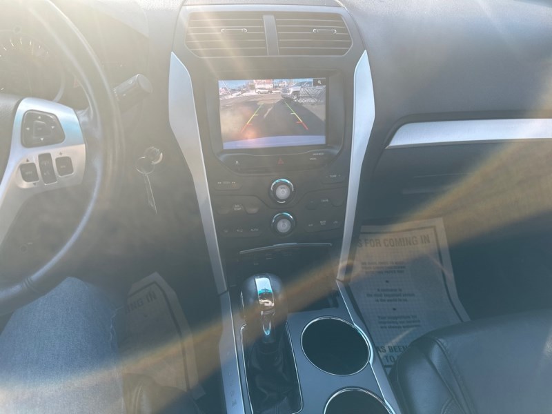 Additional photo of vehicle.