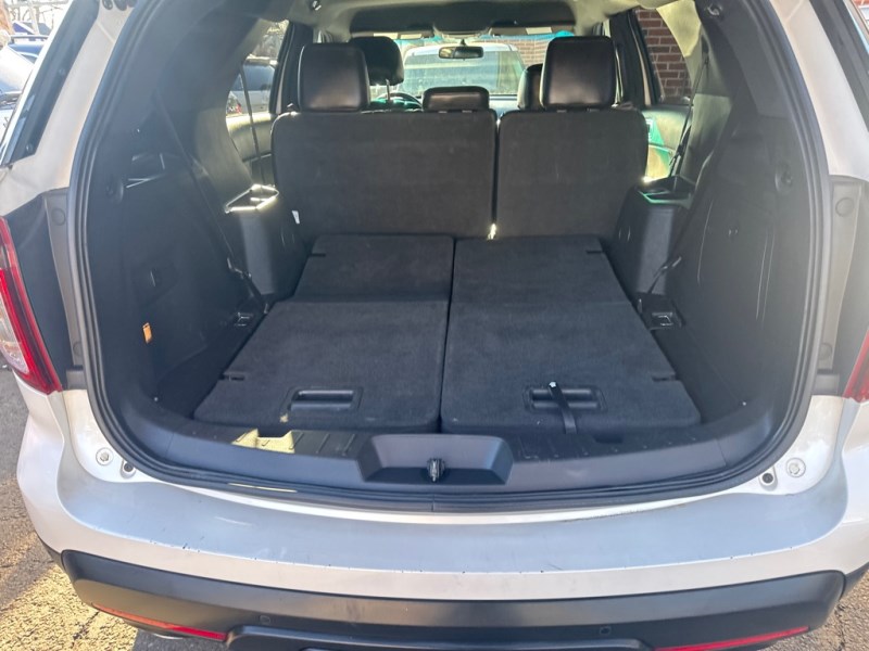 Additional photo of vehicle.