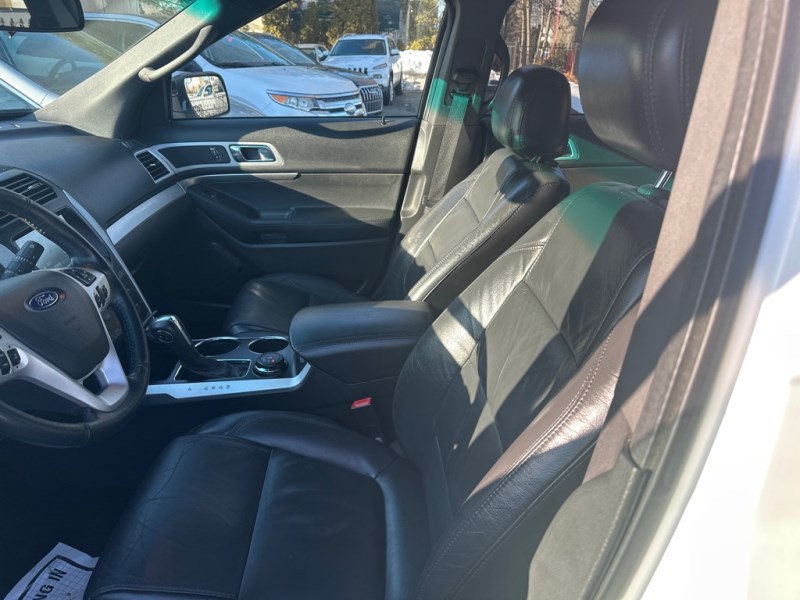 Additional photo of vehicle.