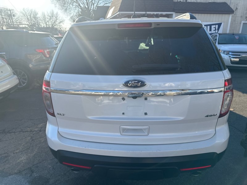 Additional photo of vehicle.