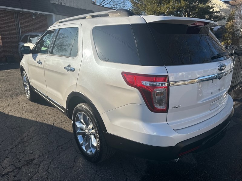 Additional photo of vehicle.